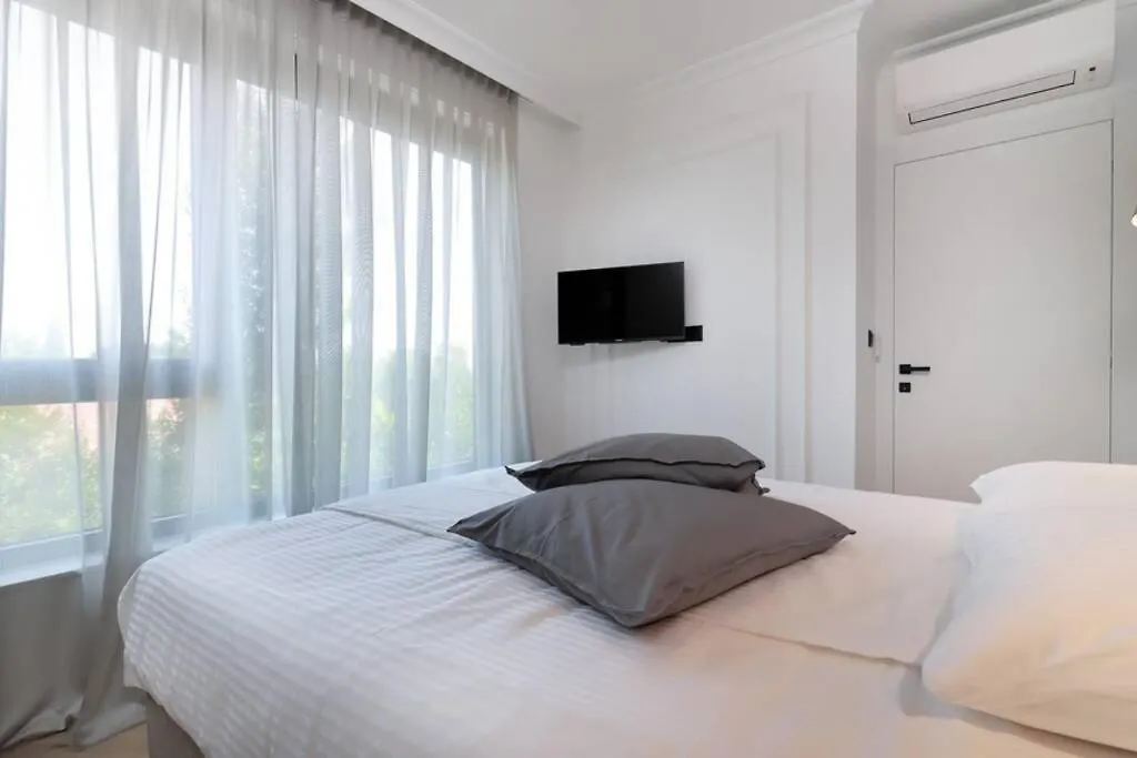 Marena - Trees To Seas Luxury Escape contacts
